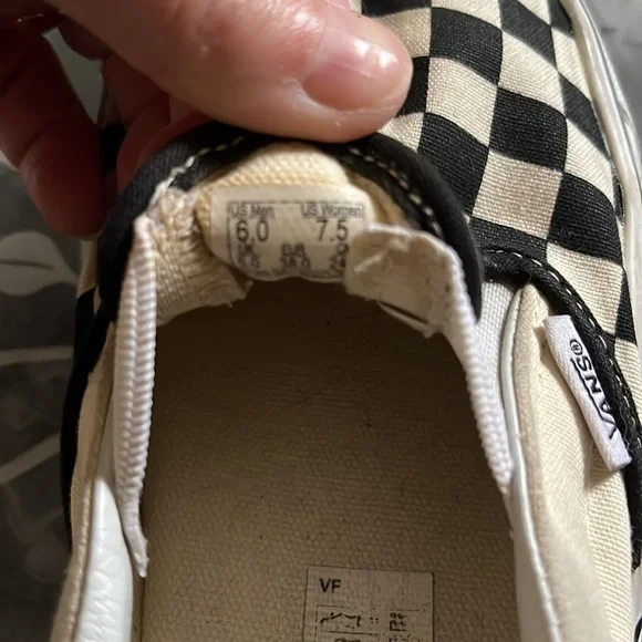 Checkerboard Vans slip on - Picture 3 of 7